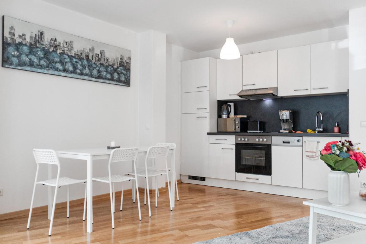 Gasometer Apartment - Designer Building With Amazing View Viena Exterior foto